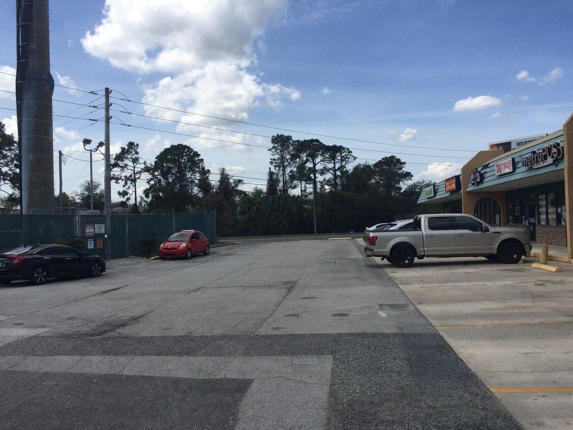 Retail Space For Lease: 2550 Mayport Rd, Jacksonville, FL 32233